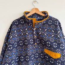 Load image into Gallery viewer, Patagonia Rare Synchilla Snap-T Geometric Pullover Tundra Cluster Blue XXL
