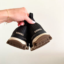 Load image into Gallery viewer, Sorel Kinetic Low Top Sneakers Black 7.5
