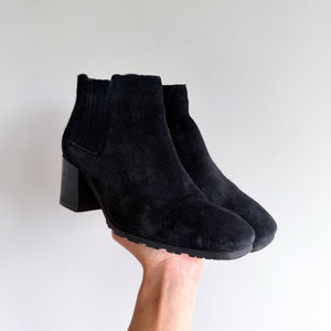 Aquatalia Suede Block Heel Side Zip Pull On Ankle Booties Black 5.5