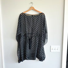Load image into Gallery viewer, Ted Baker Mamboh Square Cover Up Black L
