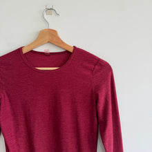 Load image into Gallery viewer, Beyond the Bump by Beyond Yoga Crew Neck Long Sleeve T-Shirt Red M
