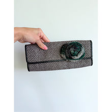 Load image into Gallery viewer, Santi Chevron Pattern Sequin Accent Chain Strap Clutch Bag Black
