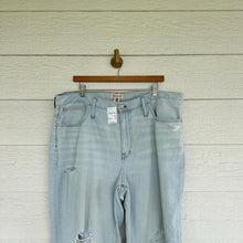 Load image into Gallery viewer, Madewell The Slouchy Boyjean Distressed Straight Jeans Wrightlane Wash 33 NWT
