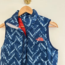 Load image into Gallery viewer, The North Face Flare Down Patterned Zip Up Mock Neck Puffer Vest Blue XS
