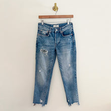 Load image into Gallery viewer, We The Free Good Times Relaxed Distressed Cropped Jeans Blue 25
