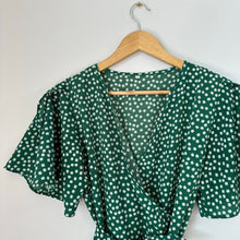 Load image into Gallery viewer, Daisy Print Short Sleeve Wrap Dress Green S

