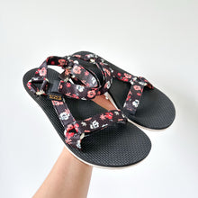 Load image into Gallery viewer, Teva Floral Print Adjustable Strap EVA Footbed Casual Sandals Black 7
