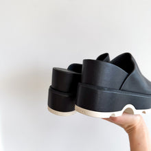 Load image into Gallery viewer, Sorel Joanie IV Slide Leather Open-Toe Wedge Sandals Black 10
