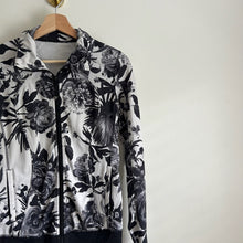 Load image into Gallery viewer, Lululemon Nice Asana Yoga Zip Up Mock Neck Activewear Jacket Black White 4
