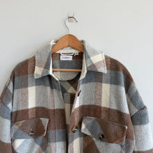 Load image into Gallery viewer, Evereve Raye Plaid Pattern Collared Pockets Button Front Shacket Brown XS
