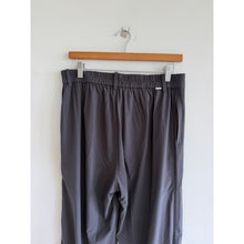 Load image into Gallery viewer, Vuori Villa High Rise Pleated Front Wide Leg Trouser Pants Black L VW4086
