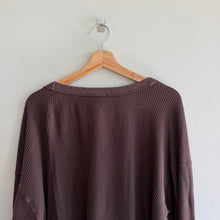 Load image into Gallery viewer, Offline by Aerie Oversized Scoop Neck Waffle Knit Pullover Sweatshirt Brown M
