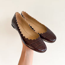 Load image into Gallery viewer, Chloé Lauren Scalloped Croco Ballerina Flats Leather Shoes Brown 36
