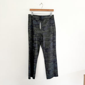 Sanctuary Carnaby Kick Crop Semi High Rise Legging in Full Moon Camo XL