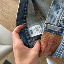 Load image into Gallery viewer, Levi's 505 Cotton Denim Mid Rise Raw Hem Cut-Off Shorts Blue 32
