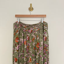 Load image into Gallery viewer, Anthropologie Floral Print High Rise Wide-Leg Pants Green 14
