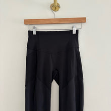 Load image into Gallery viewer, Lululemon Front Panel Mixed Media Pocket Leggings Black 4

