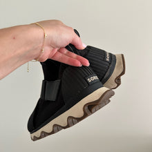 Load image into Gallery viewer, Sorel Kinetic Low Top Sneakers Black 7.5
