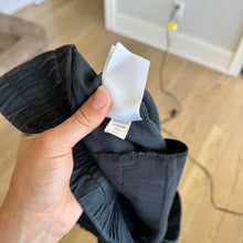 Load image into Gallery viewer, Athleta Cabo Linen 4" Drawcord Waist Pockets Shorts Black 12
