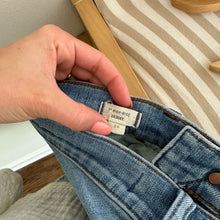 Load image into Gallery viewer, Madewell 9&quot; High-Rise Skinny Distressed Jeans Blue 26
