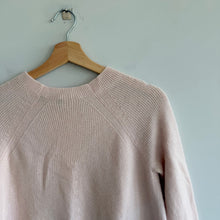 Load image into Gallery viewer, Vince Cashmere Directional Ribbed Crew Neck Stretch Pullover Sweater Rosewater S
