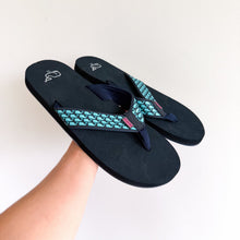 Load image into Gallery viewer, Vineyard Vines Classic Foam Whale Print Strap Flip Flop Sandals Navy 11 NEW
