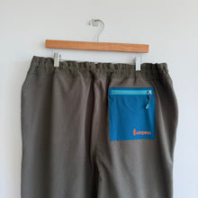 Load image into Gallery viewer, Cotopaxi Abrazo Fleece Colorblock Activewear Jogger Gray XXL NWT
