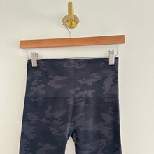 Load image into Gallery viewer, Spanx Camo Print High Rise Seamless Leggings Black Gray M
