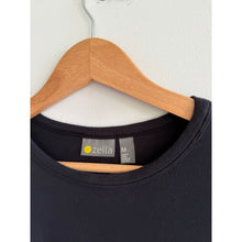 Load image into Gallery viewer, Zella Streamline Seamed Long Sleeve Activewear Cropped Top Black M
