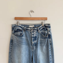 Load image into Gallery viewer, Unpublished Denim High Rise Pockets Button-Fly Straight Jeans Blue 32
