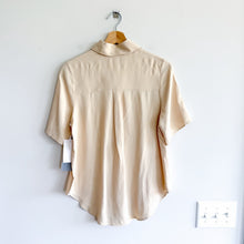 Load image into Gallery viewer, Nordstrom Short Sleeve Curvy Hem Collared Casual Button Up Shirt Cream XXS NWT
