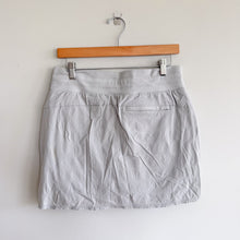 Load image into Gallery viewer, Athleta Trekkie North Mid Rise Drawcord Waist Activewear Skort Light Gray 6
