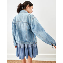Load image into Gallery viewer, American Eagle Outfitters 90s Boyfriend Button Front Denim Jacket Blue XL
