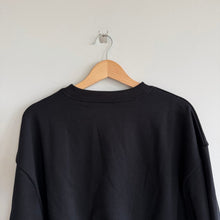 Load image into Gallery viewer, Alo Yoga Cropped Accolade Crewneck Long Sleeve Sweatshirt Black M NWT
