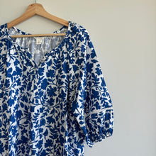 Load image into Gallery viewer, CASLON Floral 1/4 Button Short Sleeve Blouse Blue White XL
