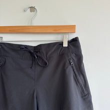 Load image into Gallery viewer, Athleta Hudson Board Ravel Shorts Black 6T
