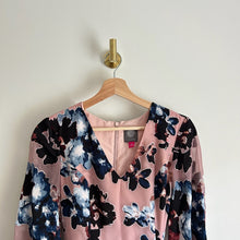 Load image into Gallery viewer, Vince Camuto Floral Belted V-Neck Long Sleeve Mini Dress Pink 2
