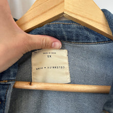 Load image into Gallery viewer, Celebrity Pink Distressed Denim Button Front Jean Jacket XS Blue
