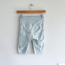 Load image into Gallery viewer, Lululemon Fast and Free Short 10&quot; City Grit White Blue Fog 4
