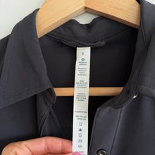 Load image into Gallery viewer, Lululemon Urbanite Collared Button Up Shirt Black 6 NWT
