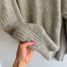 Load image into Gallery viewer, AMO Ada Rib Crew Neck Knit Pullover Sweater Snow Gray L
