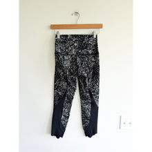 Load image into Gallery viewer, Lululemon Wunder Under Crop II Scallop 24" Yoga Leggings Achromatize Grey Black
