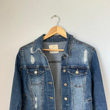 Load image into Gallery viewer, Celebrity Pink Distressed Denim Button Front Jean Jacket XS Blue
