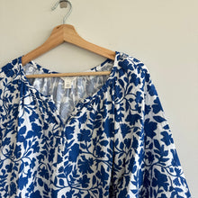 Load image into Gallery viewer, CASLON Floral 1/4 Button Short Sleeve Blouse Blue White XL
