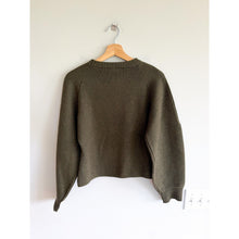 Load image into Gallery viewer, Tuckernuck Everyday Crewneck Knit Long Sleeve Pullover Sweater Green S
