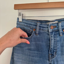 Load image into Gallery viewer, Madewell 9&quot; High-Rise Skinny Distressed Jeans Blue 26
