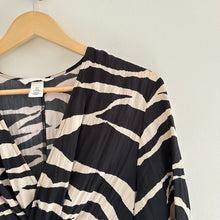 Load image into Gallery viewer, H&amp;M Knot-Detail Zebra Print V-Neck Long Sleeve Midi Dress Black/White S
