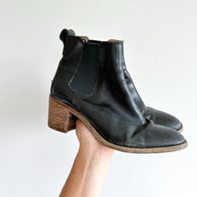 Load image into Gallery viewer, Madewell The Regan Leather Heeled Boot True Black 7.5
