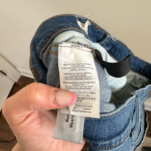 Load image into Gallery viewer, Madewell 9&quot; High Rise Skinny Jeans in Allegra Wash Distressed 32
