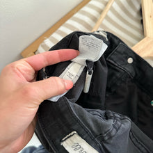Load image into Gallery viewer, Madewell 9" High-Rise Denim Dark Wash Skinny Jeans in Lunar Wash 25
